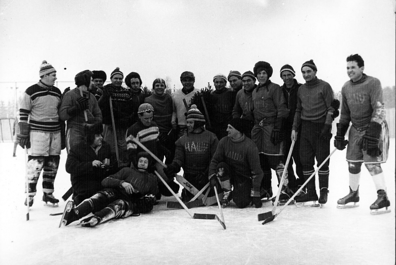 Фото: команда «НАШИ» (1960-е годы).