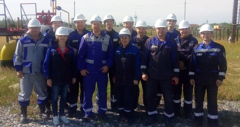 Наталия Витальевна в центре