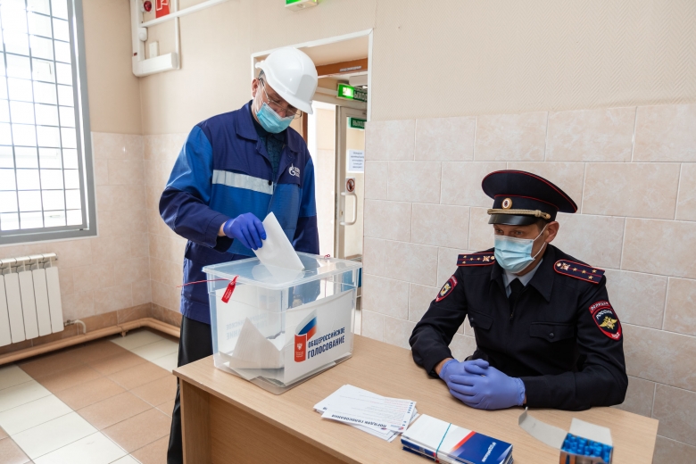 Директор Сургутского ЗСК Андрей Дорощук принял участие в голосовании
