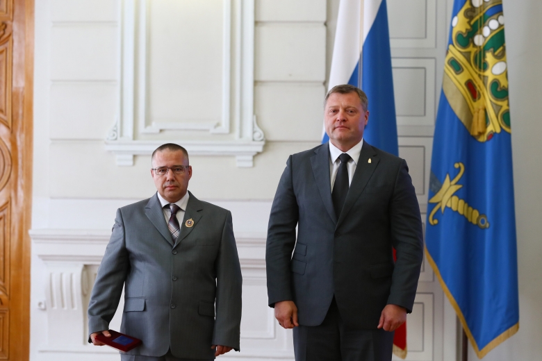 Машинист компрессорных установок 6 разряда производства № 5 Сергей Мартынов (слева)