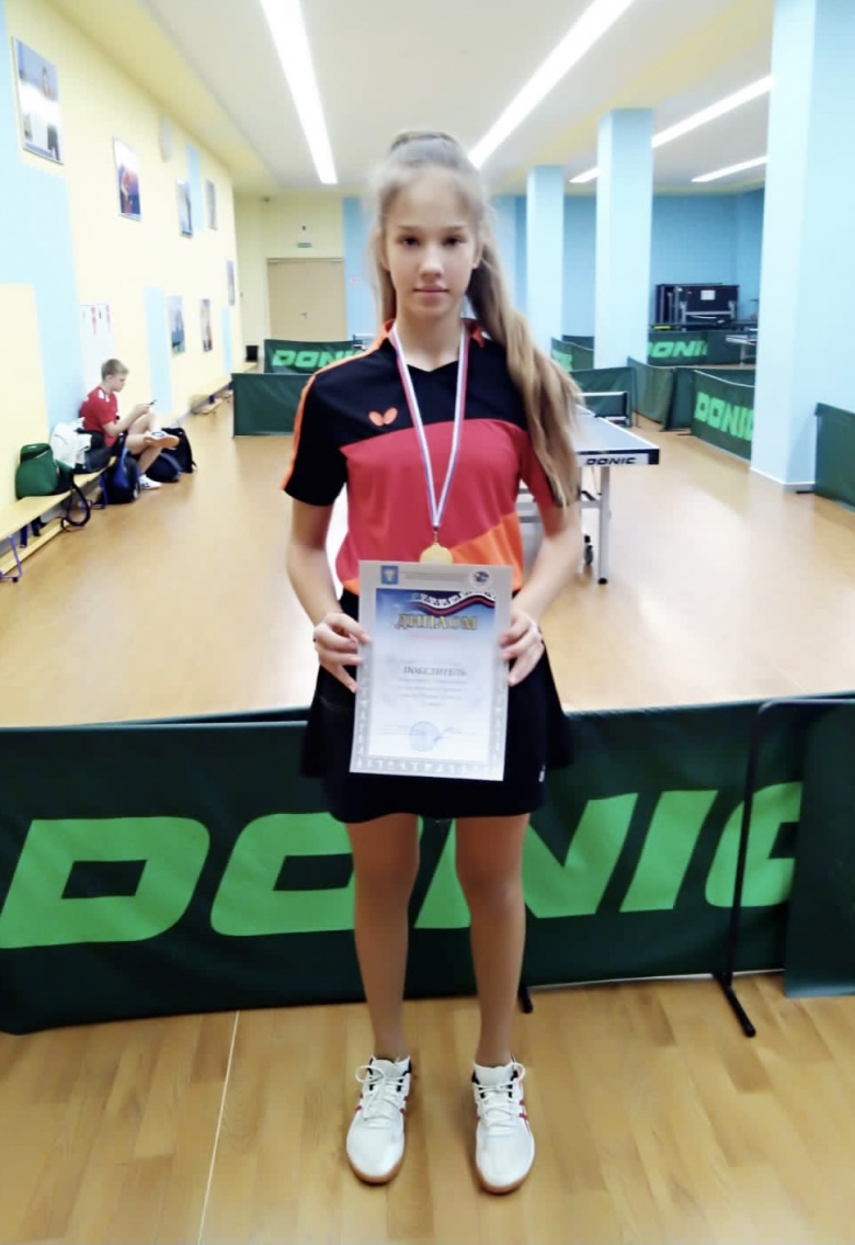 София Шульгина, победитель чемпионата города по настольному теннису, среди женщин