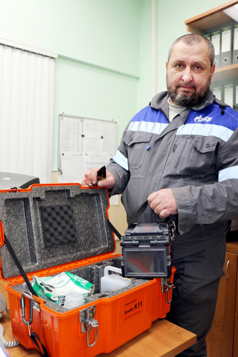 Сварочный аппарат для оптоволокна позволяет выполнять 250 сварок и термоусадок от одной зарядки