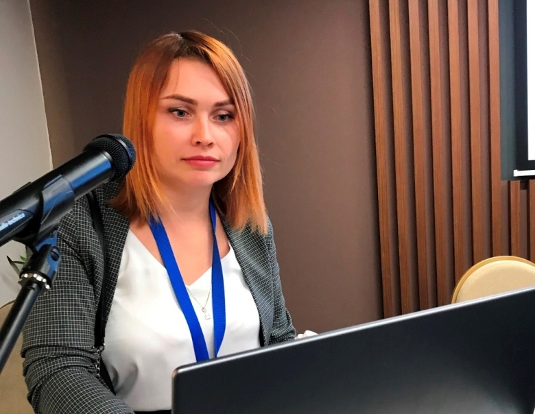 Председатель цеховой профсоюзной организации ПФ Мосгазгеофизика Валентина Первушина выступает с докладом