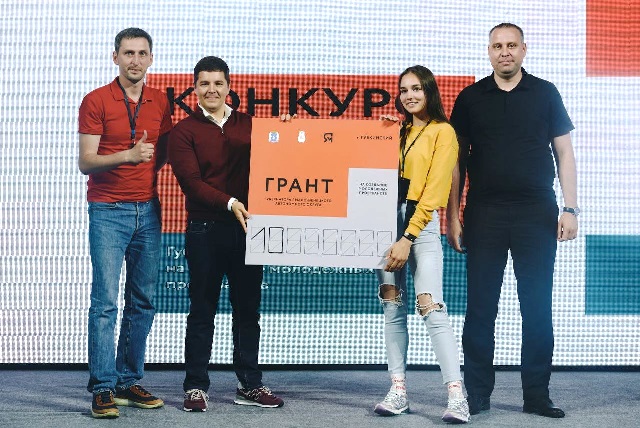На фото слева направо: Юрий Бойко, Губернатор ЯНАО Дмитрий Артюхов, последний справа - глава города Губкинский Андрей Гаранин