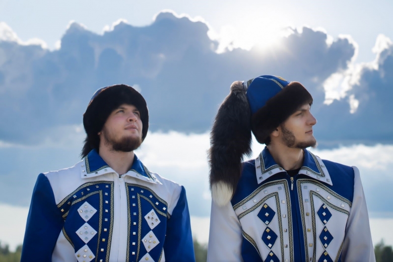 Фотосессия в национальных костюмах (фотография Алексея Забелина)