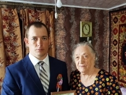 У Сурова Александра Ивановича (на фото супруга)