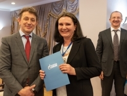 Тренеров награждают первые руководители компании