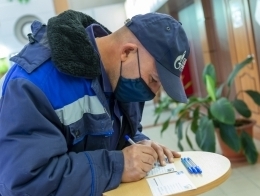 Всего в этот день было подписано две сотни открыток